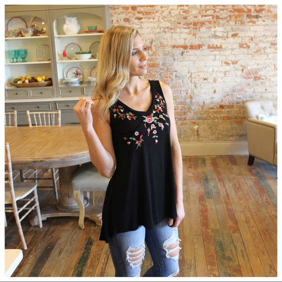 Infinity Raine Tops - ✨LAST ONE ✨Black embroidered slouch pocket tank